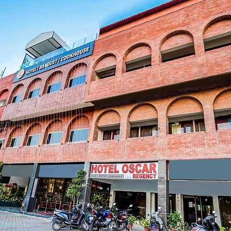 Hotel Oscar Regency بانتشكولا المظهر الخارجي الصورة