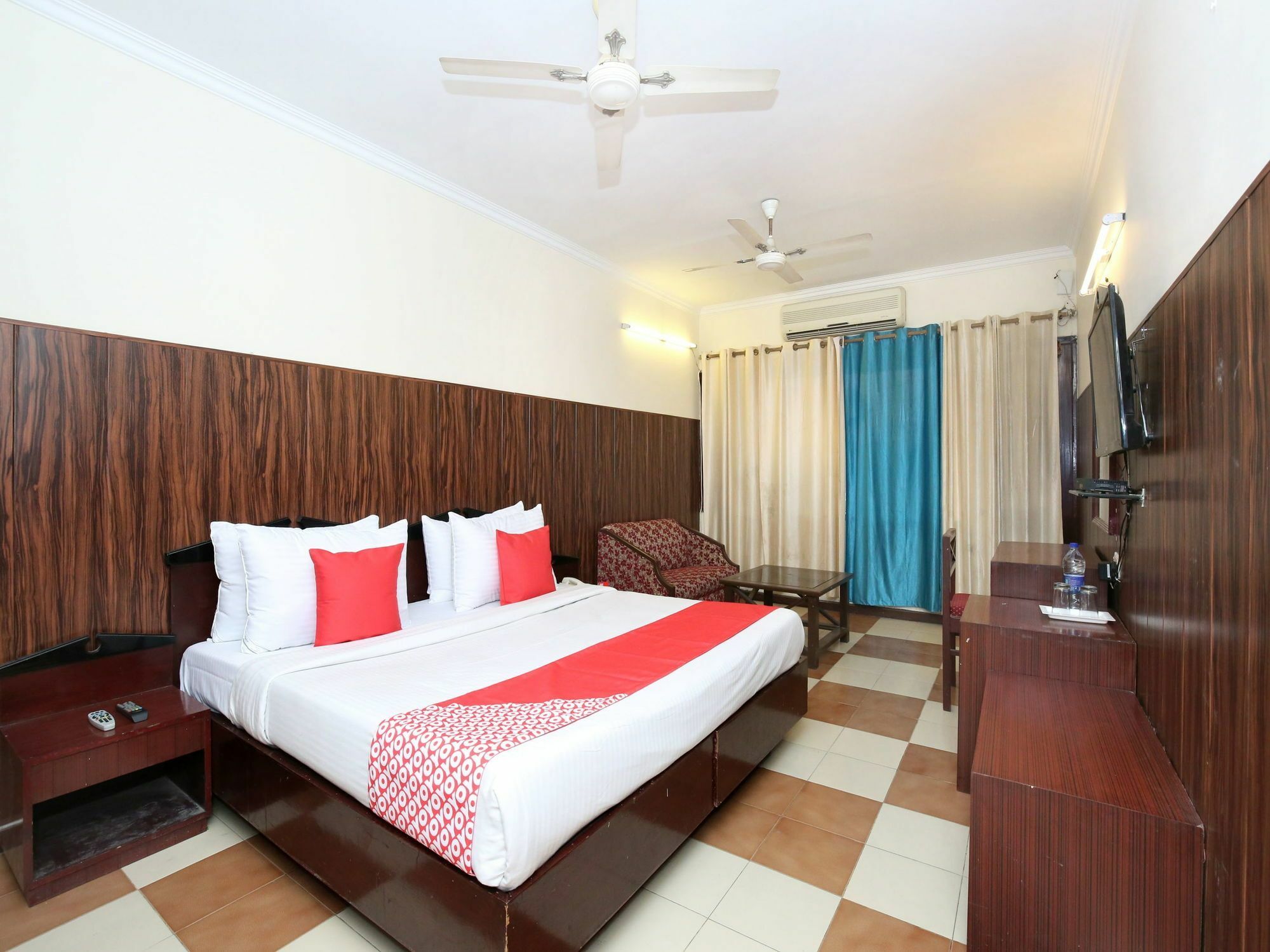 Hotel Oscar Regency بانتشكولا المظهر الخارجي الصورة