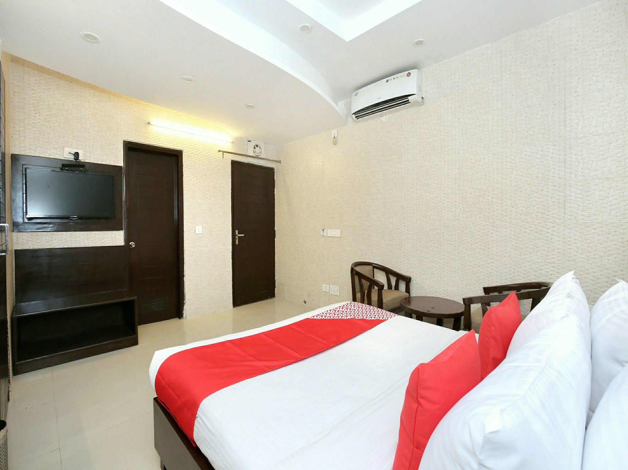 Hotel Oscar Regency بانتشكولا المظهر الخارجي الصورة