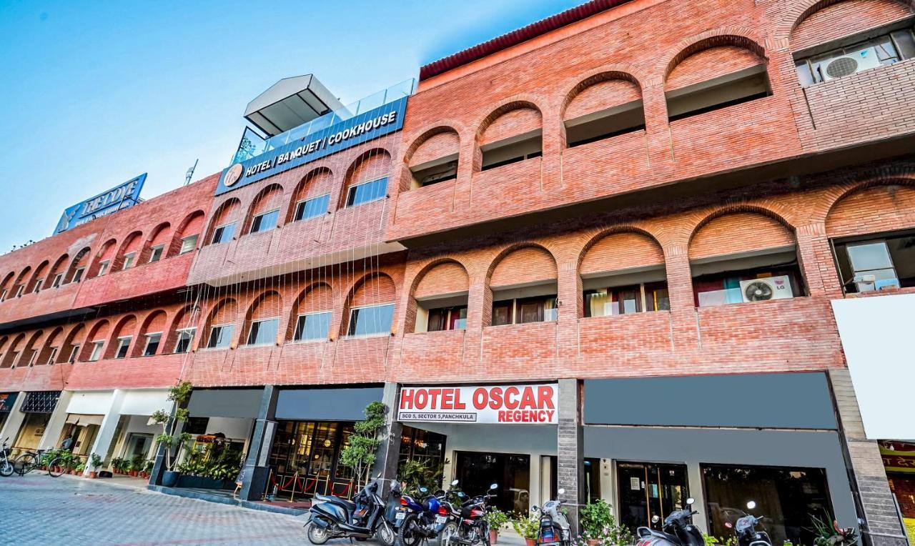 Hotel Oscar Regency بانتشكولا المظهر الخارجي الصورة
