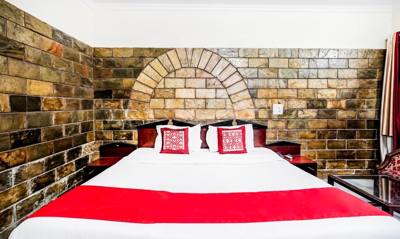 Hotel Oscar Regency بانتشكولا المظهر الخارجي الصورة